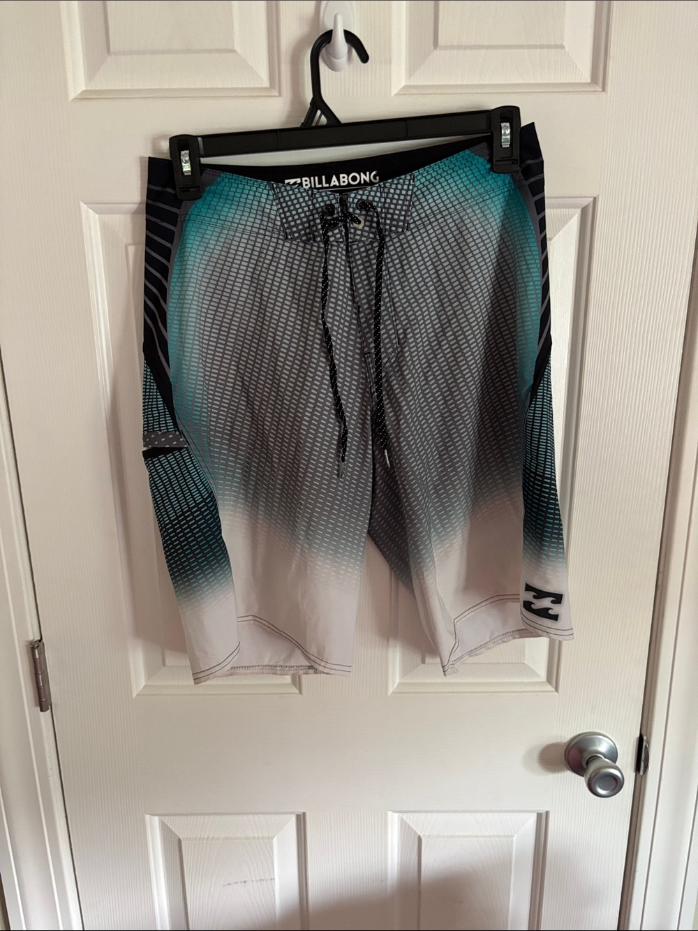Billabong Teal, Gray and White Men's Swim Board Shorts size 31